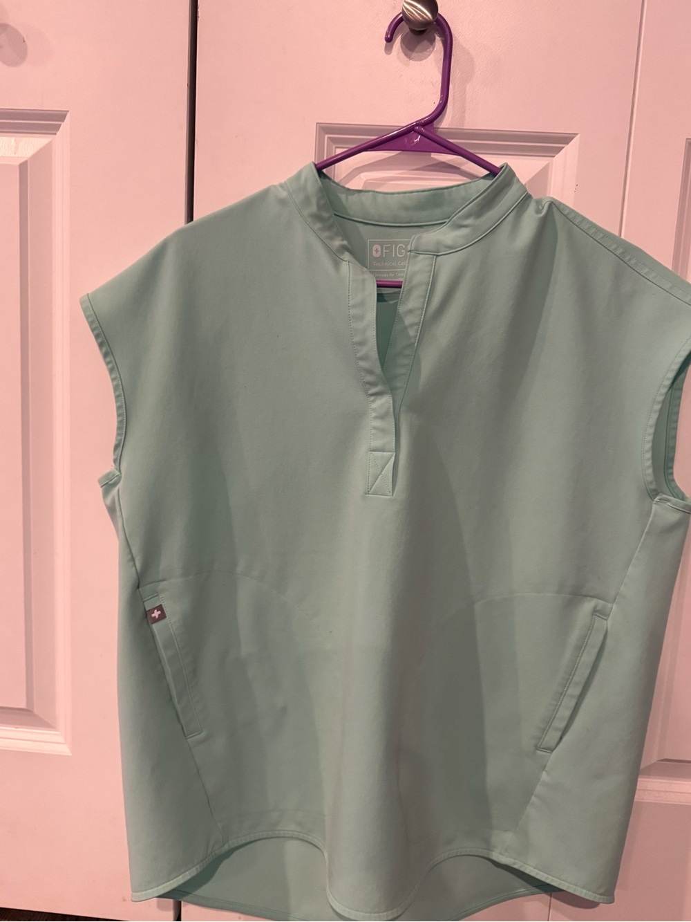 FIGS Rafaela scrub top- jogger bottoms/ size small